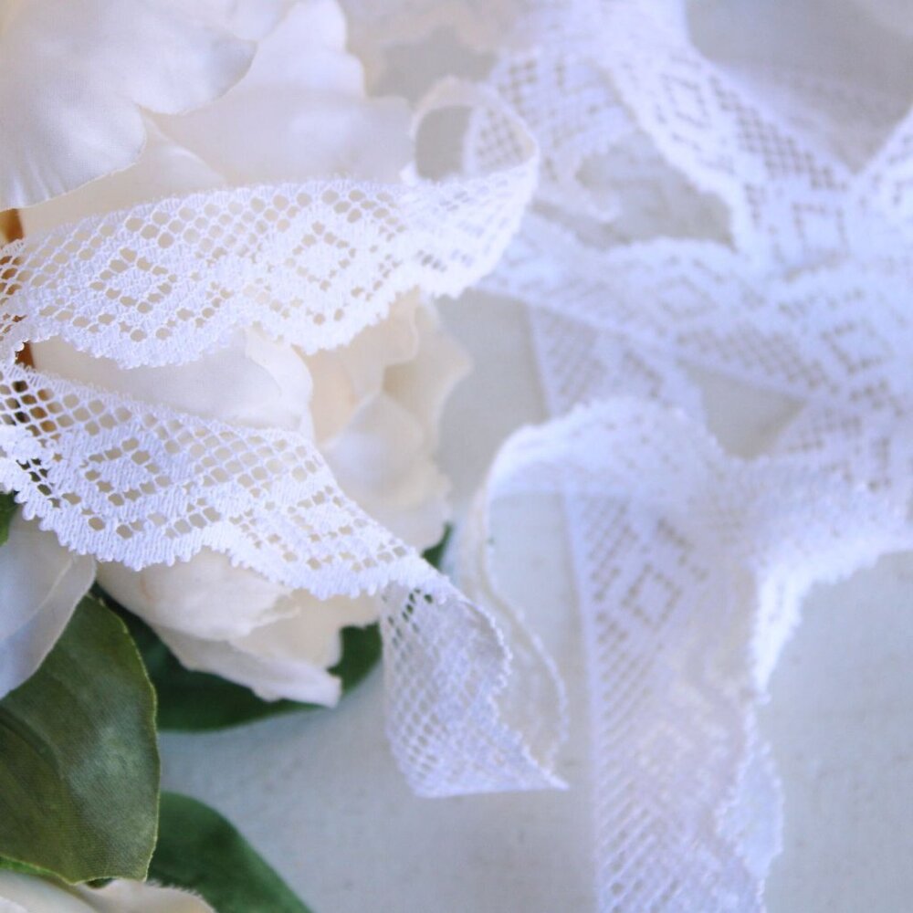 Vintage Lace Trim, White 7/8" Wide, 3 Yards - Picture 2 of 10
